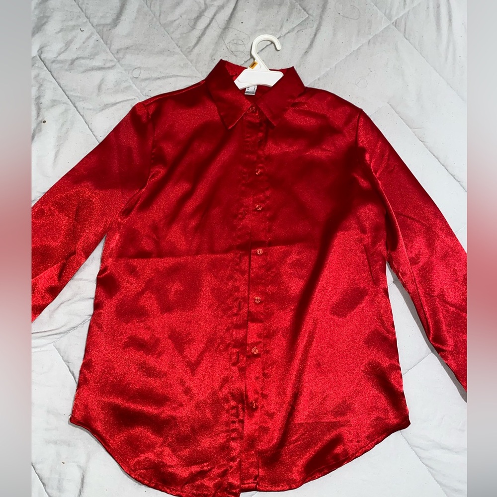 Satin long sleeve button up - Red